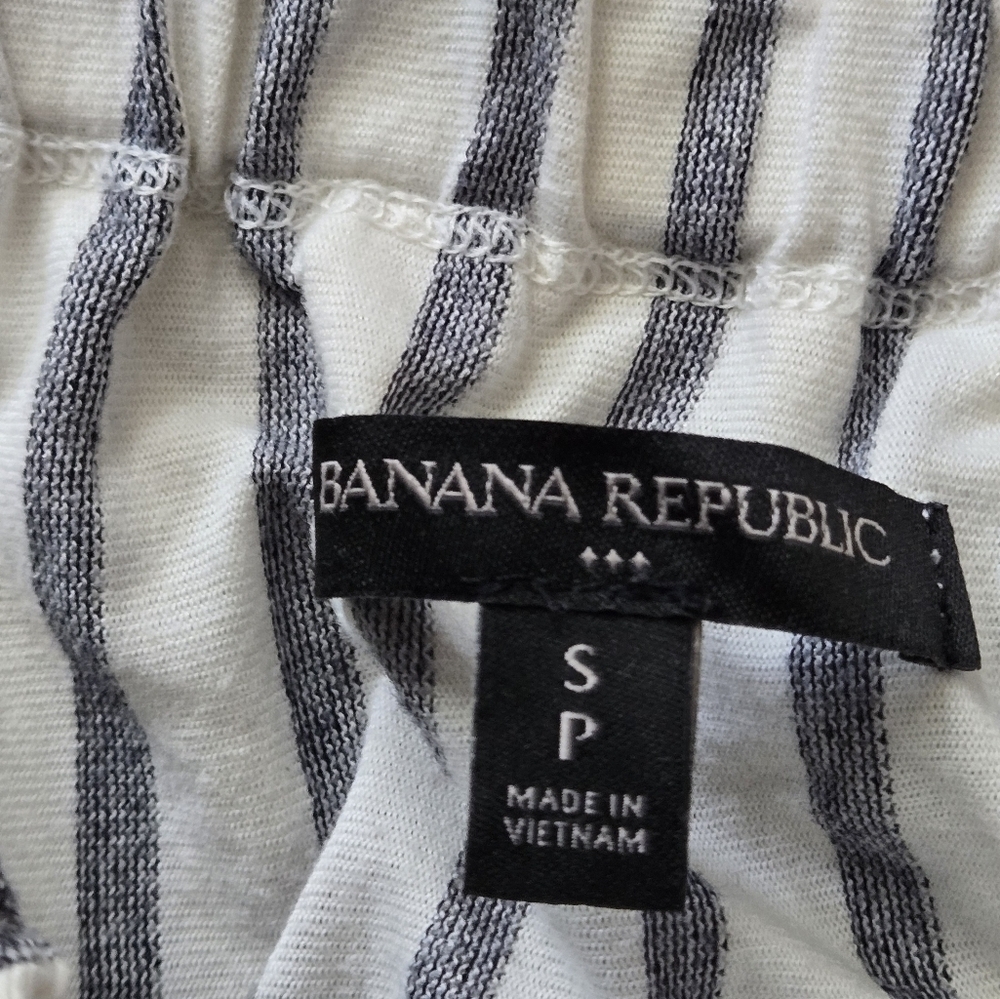 Banana Republic Striped Grey And White Small Top. Great Summer Top. - Picture 8 of 8